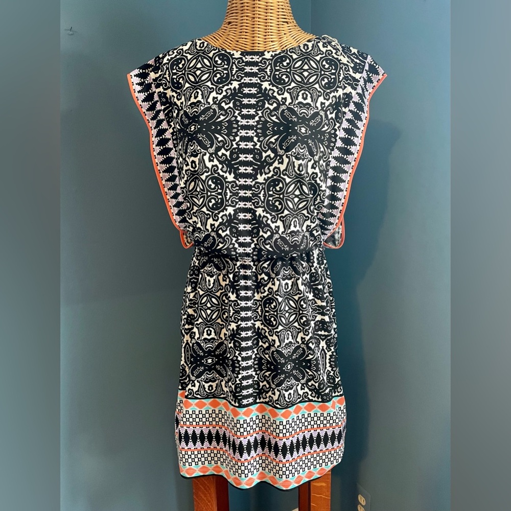 London Style Women’s Dress. SZ 8. Sleeveless Floral Print Black White Stretchy.